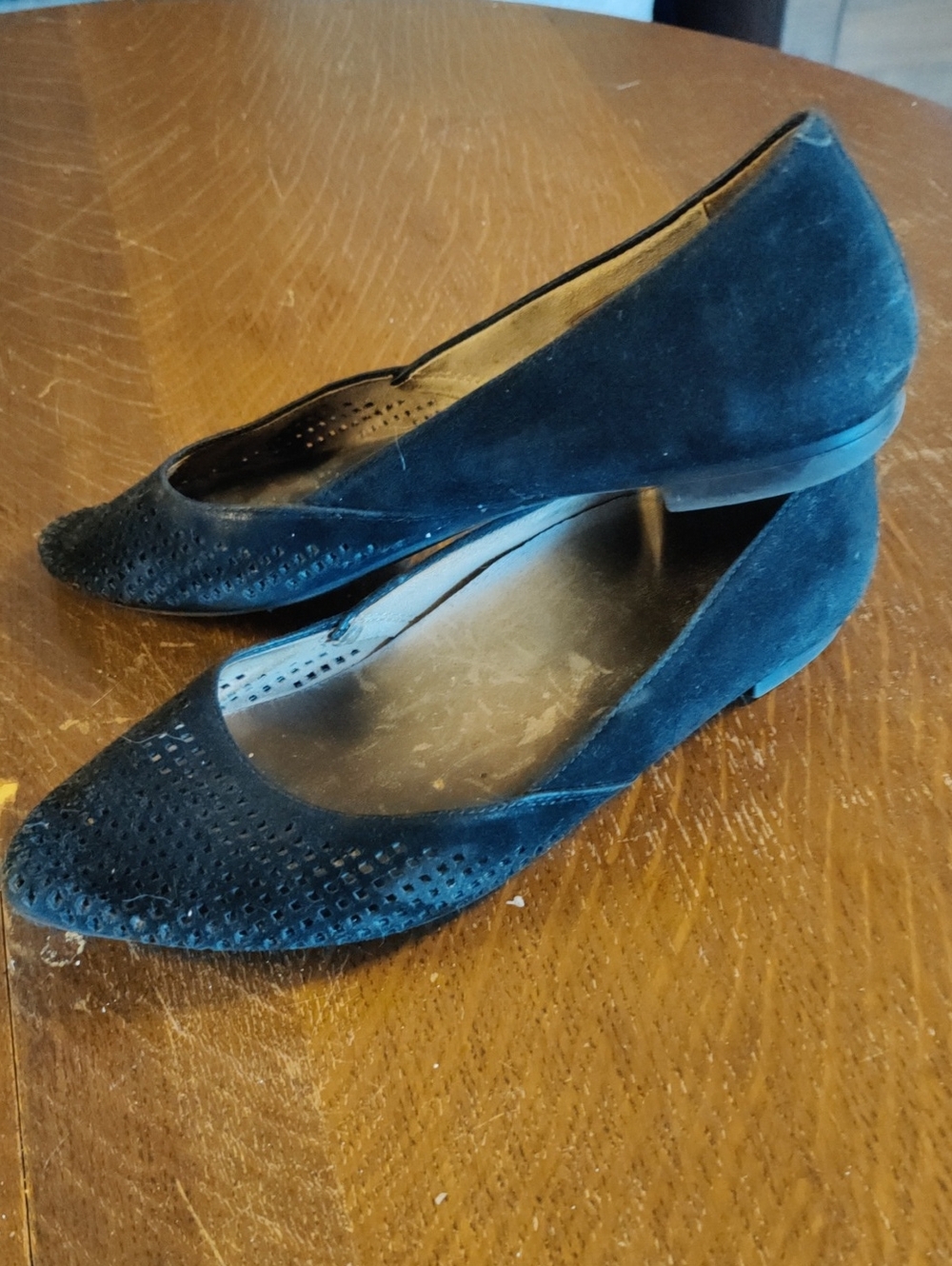 Vionic Black Suede Women's Pointed Toe Flats